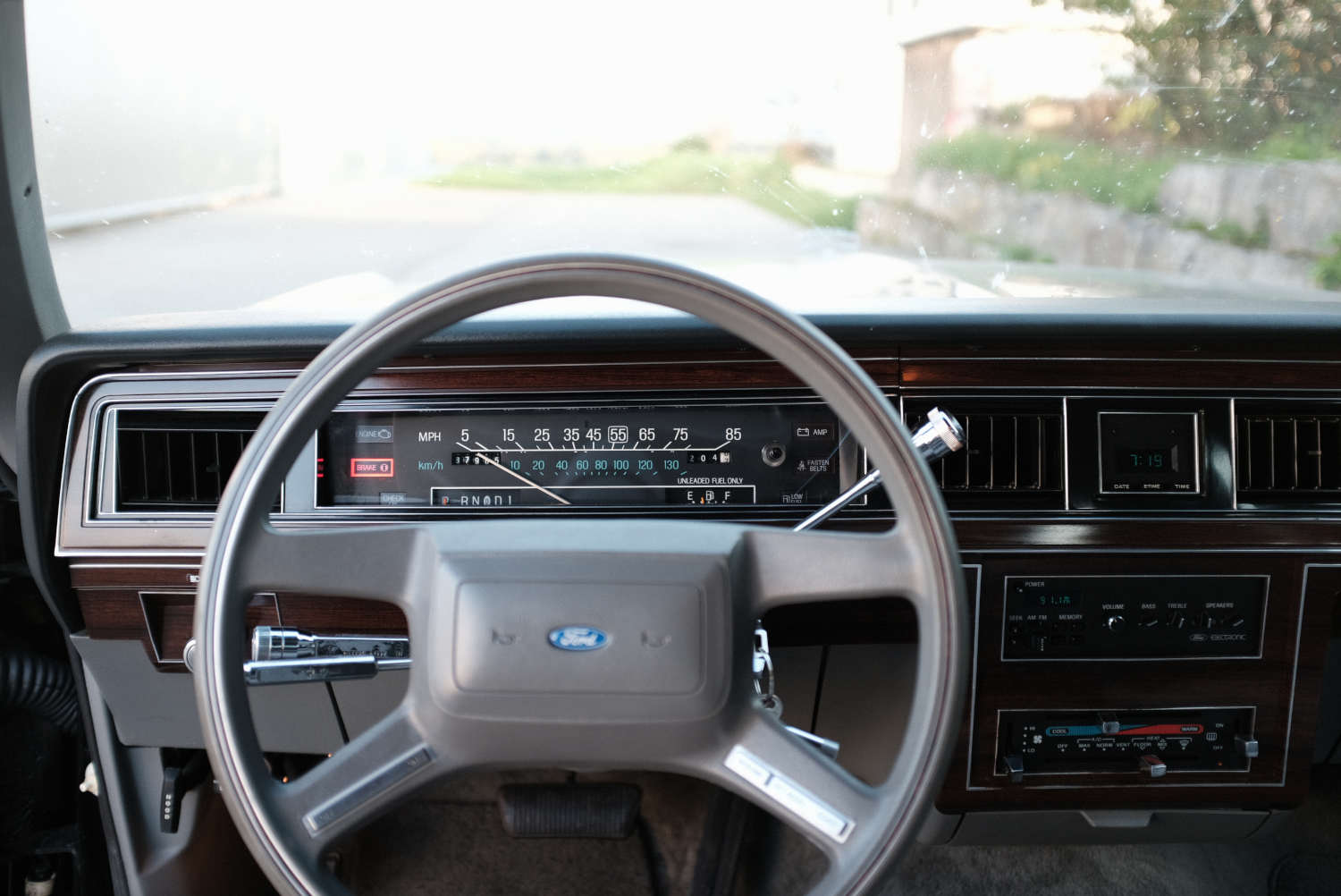 Ford LTD Crown Victoria 1987 Interior